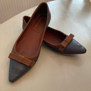 Snake skin leather flats